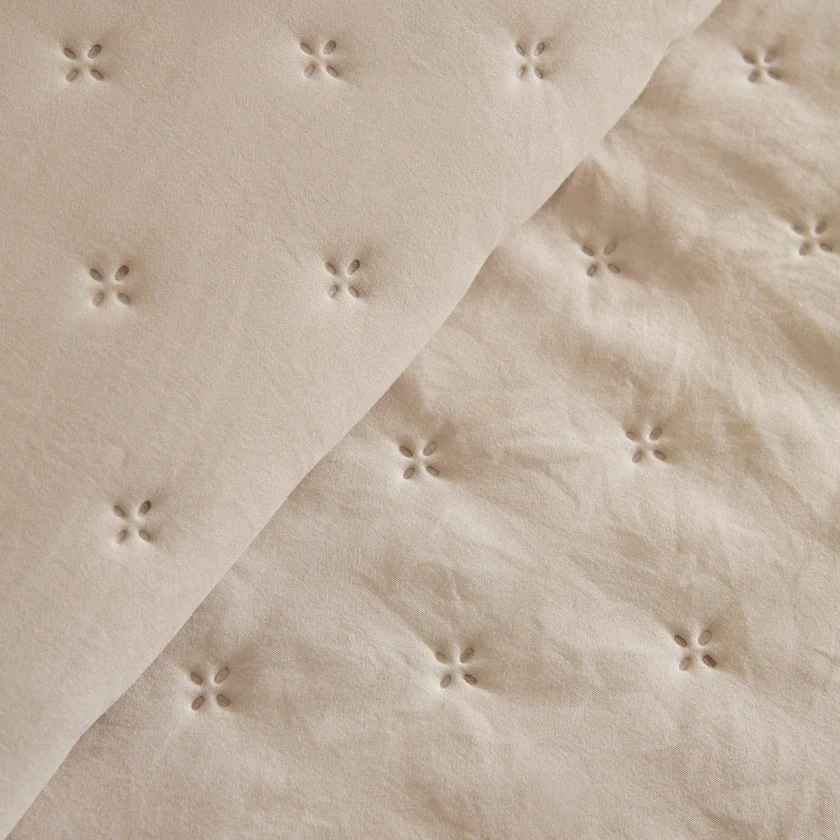 Karaca Breezy Bettüberwurf Beige 230x240 cm - Image 6