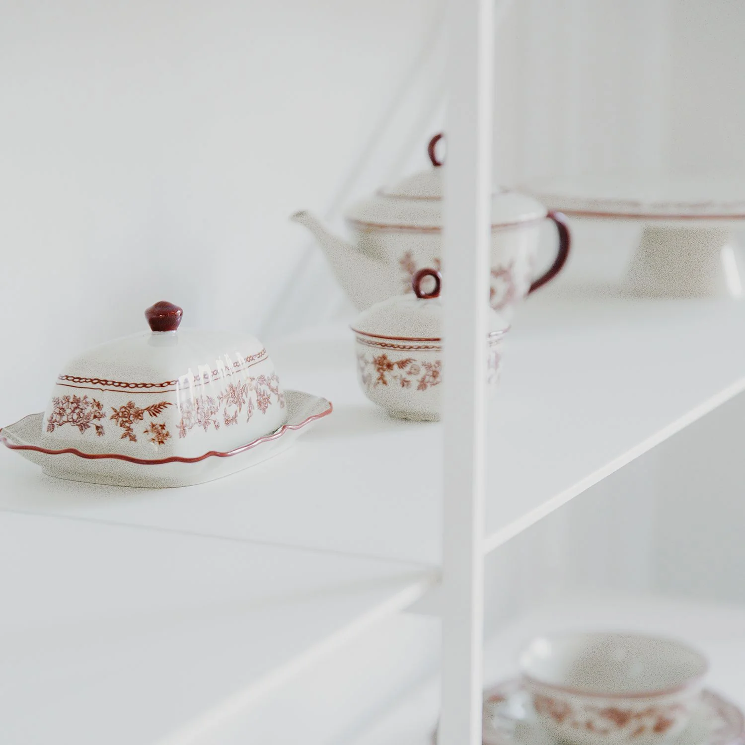 Butterdose 20cm Burgundy Cyril - Image 2