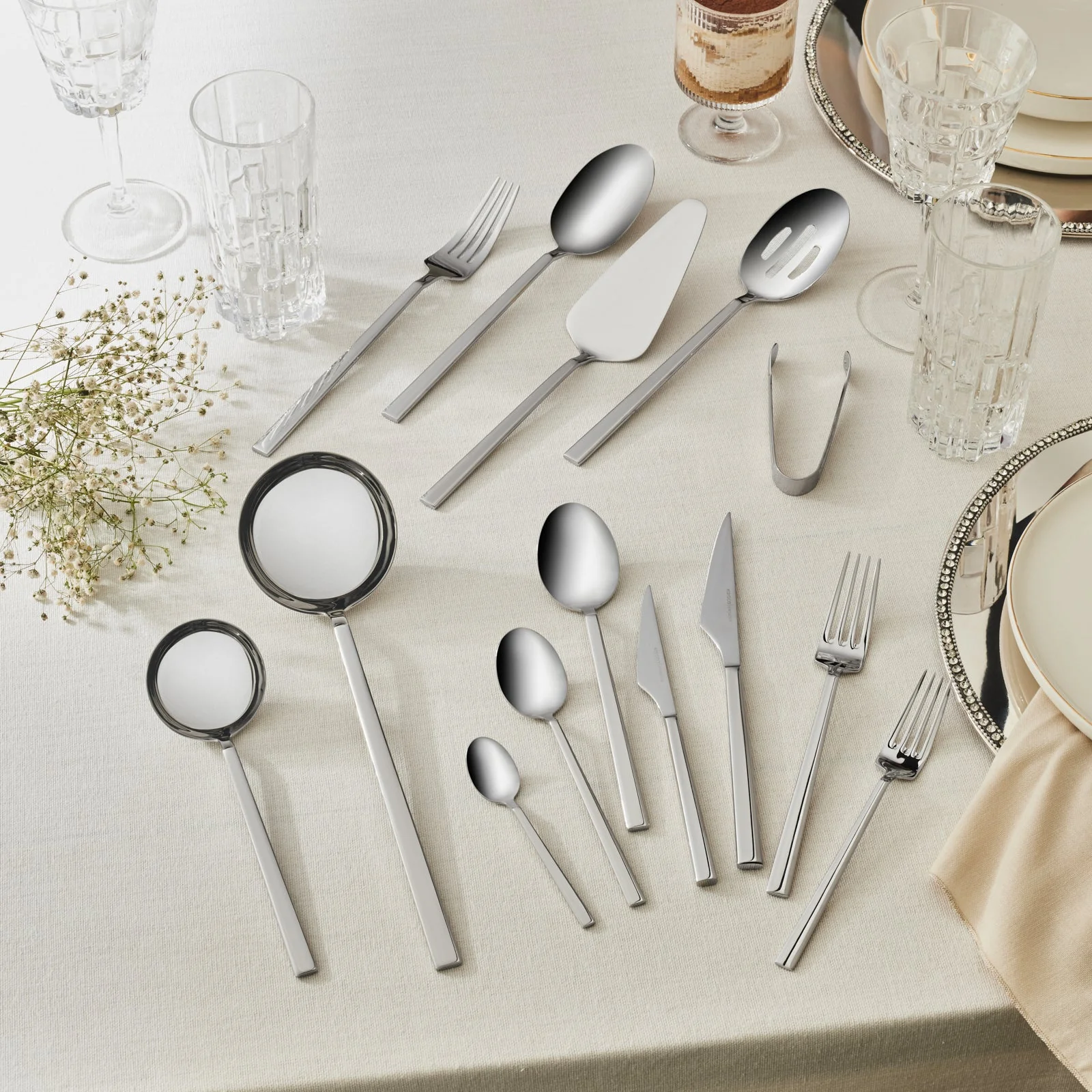 Karaca Halley 91-teiliges Edelstahl-Besteckset mit Servierbesteck für 12 Personen, Silber - Image 2