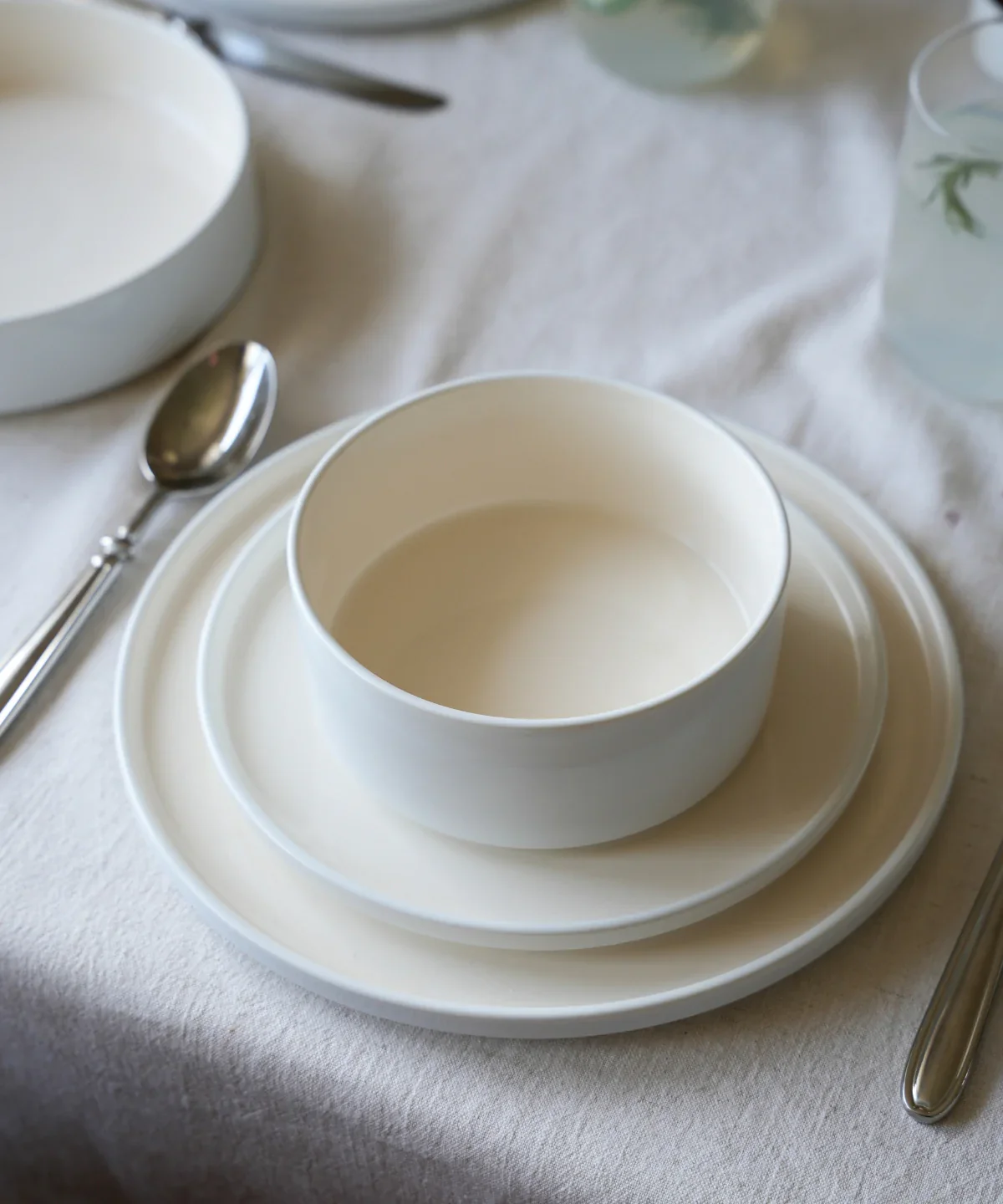 Noa Weiß-Beige Geschirrset – 24-teilig - Image 3