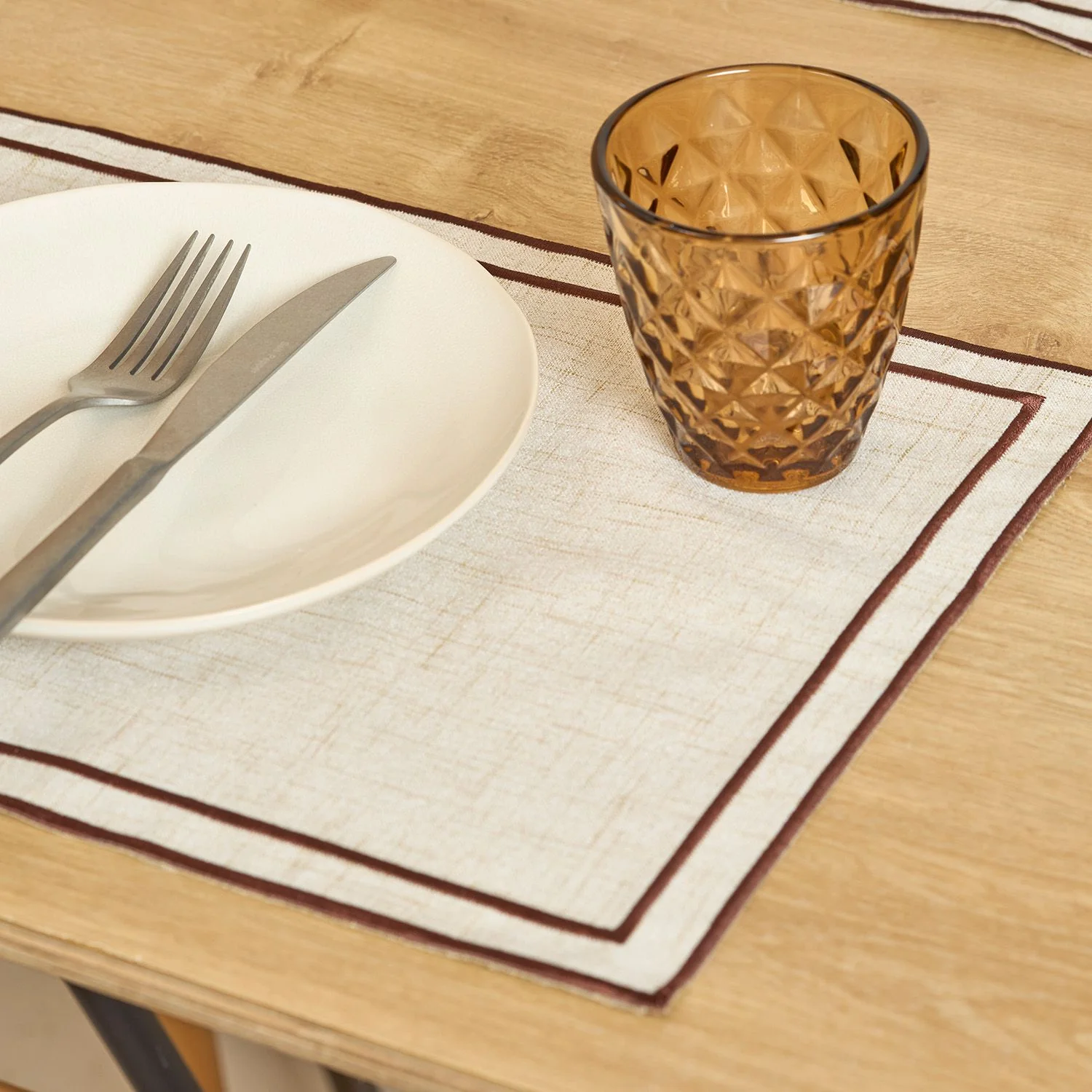 Platzset Beige mit dunkelbrauner Naht Tabletop - Image 3