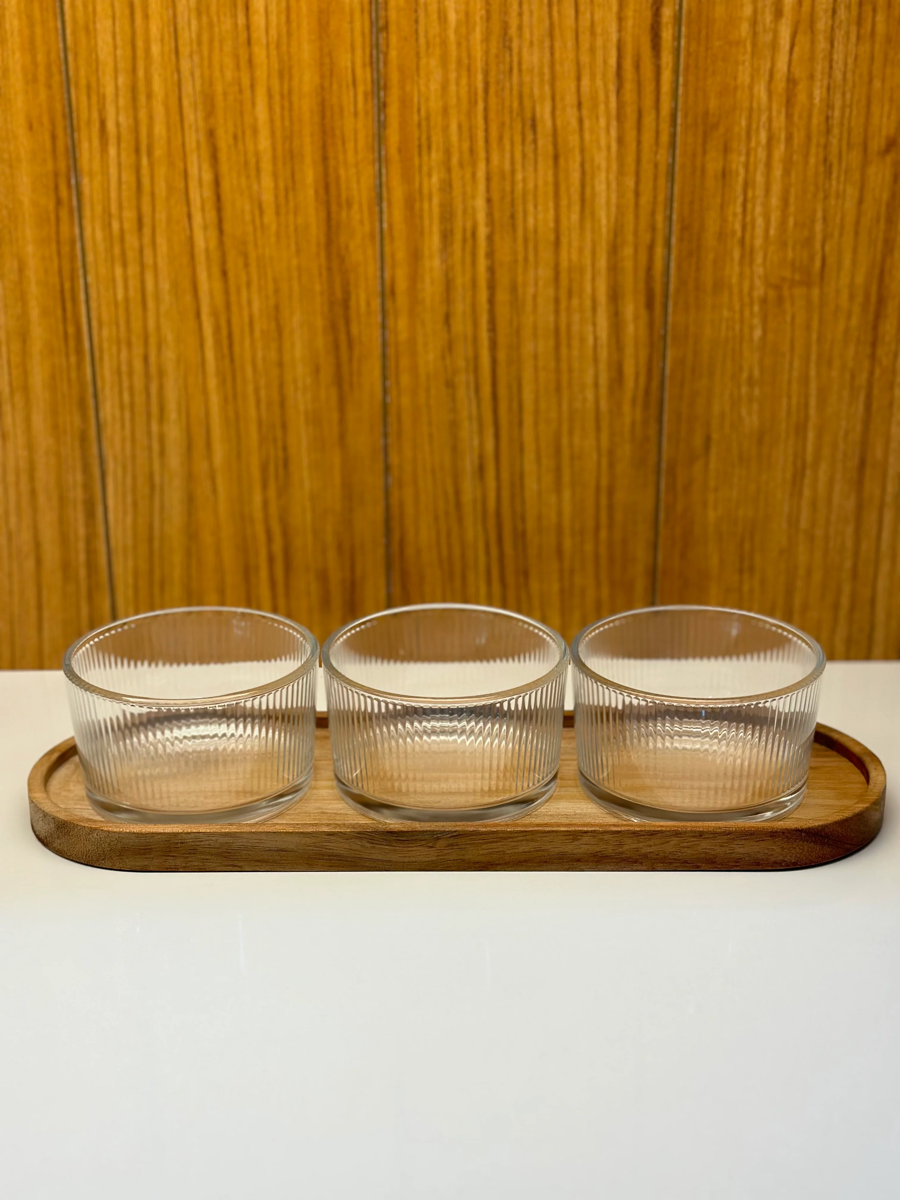 Relief Schälchen Set mit Servierplatte aus Holz - Image 3