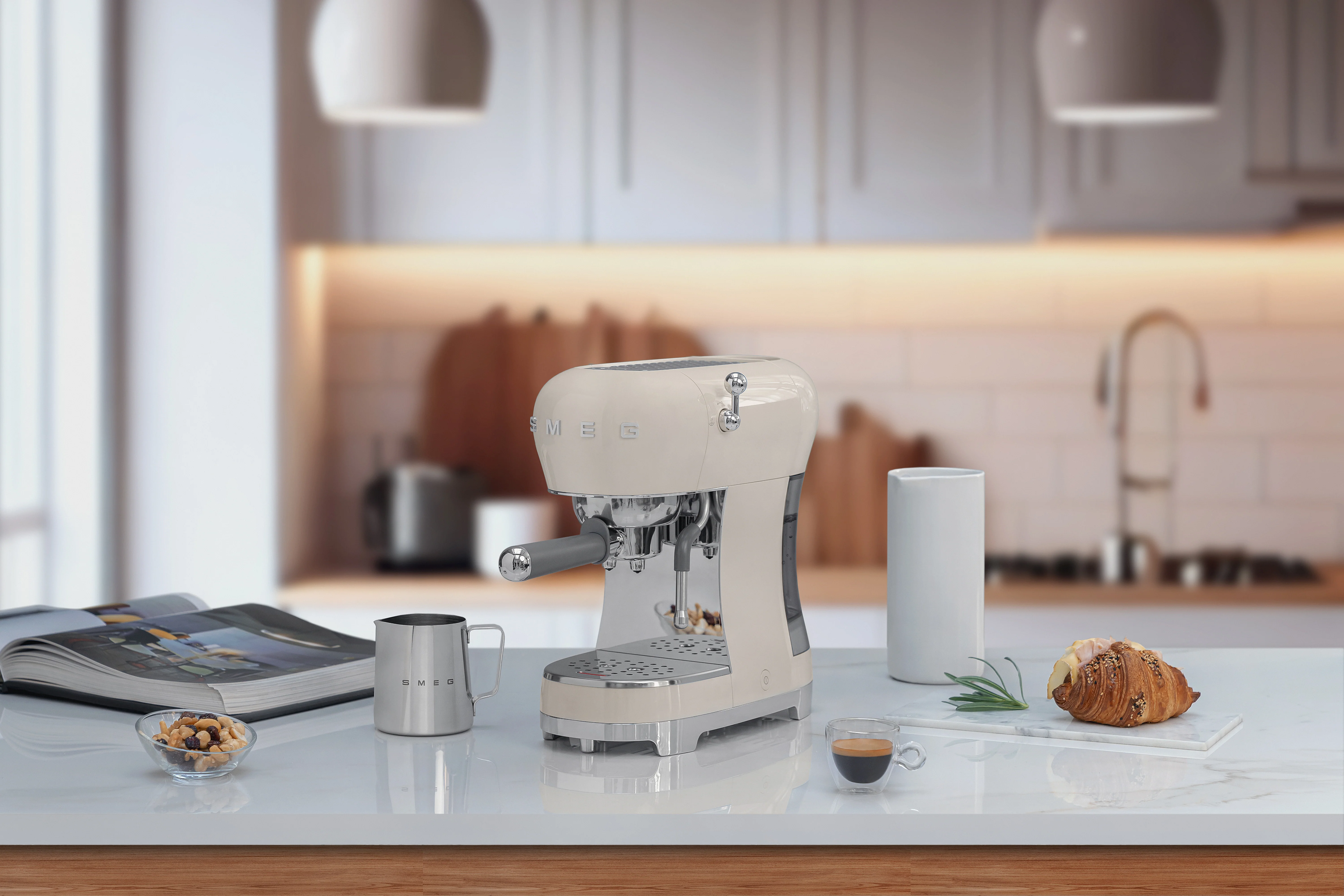 Smeg Espresso-Kaffeemaschine Creme Glänzend - Image 7